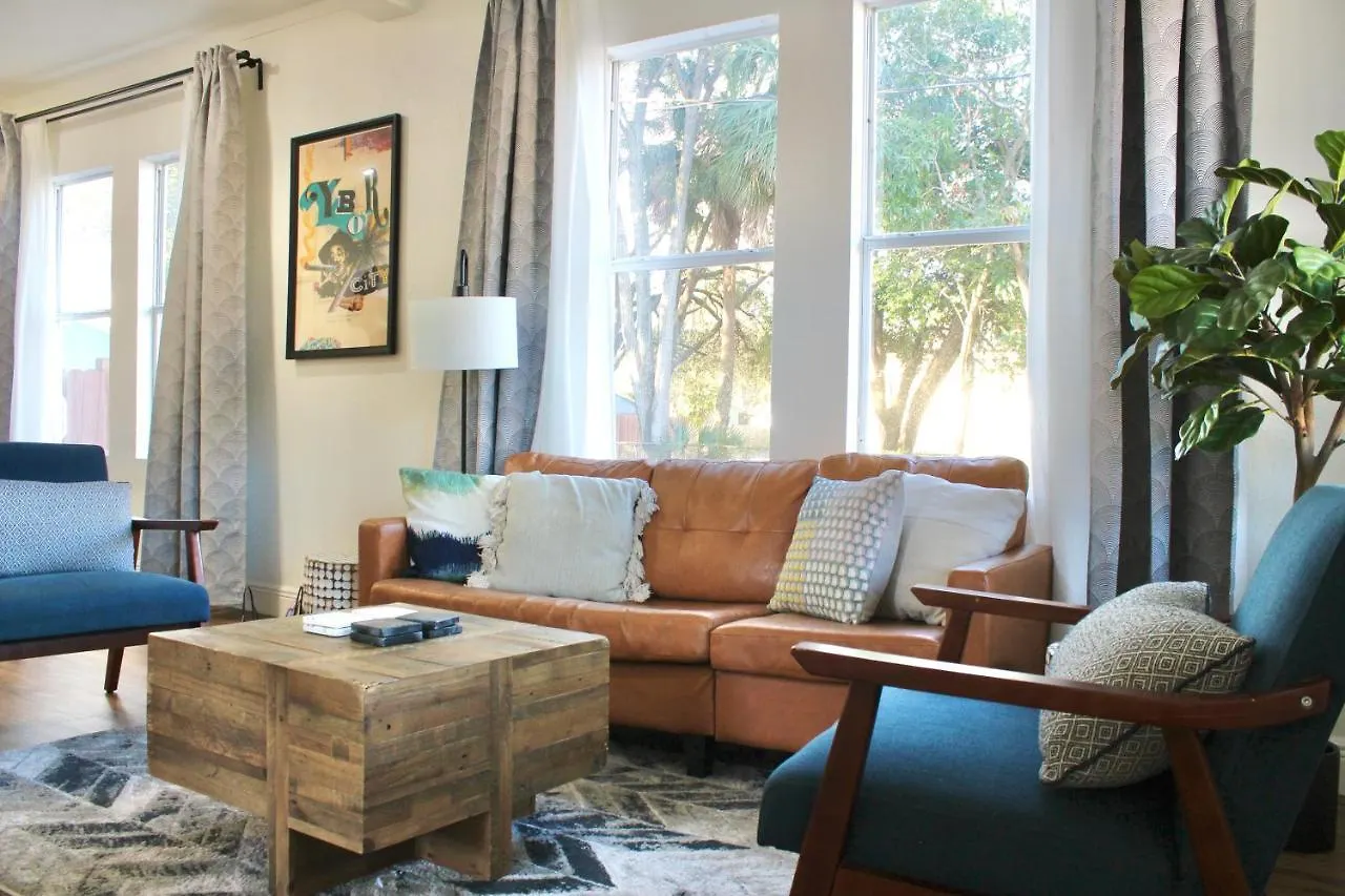 3 Bedroom Modern Ybor City Home- Pet Friendly Tampa