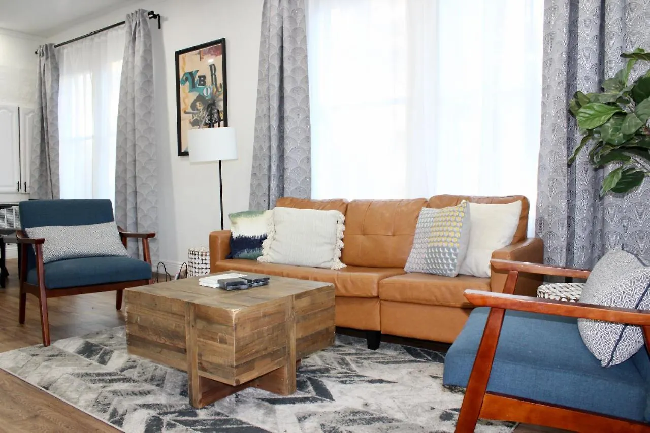 Ferienhaus 3 Bedroom Modern Ybor City Home- Pet Friendly Tampa