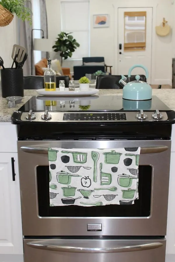 3 Bedroom Modern Ybor City Home- Pet Friendly Tampa Ferienhaus