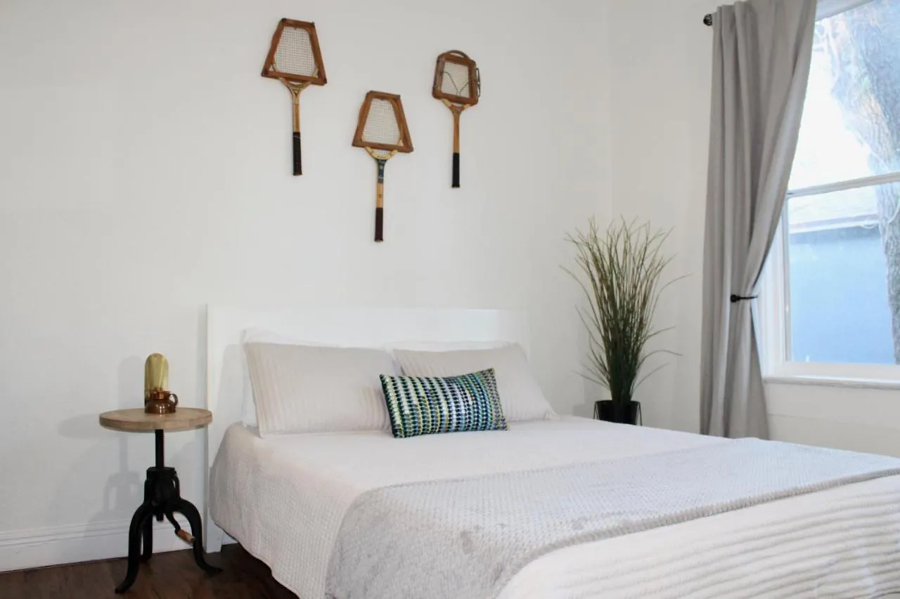 3 Bedroom Modern Ybor City Home- Pet Friendly Tampa USA