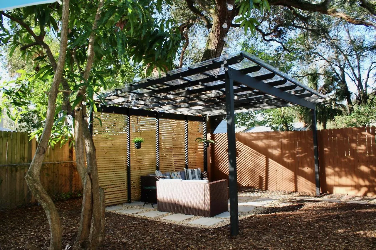 3 Bedroom Modern Ybor City Home- Pet Friendly Tampa USA